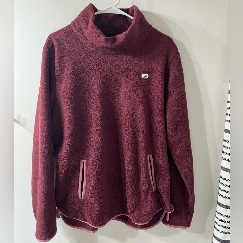 Abercrombie & Fitch Fleece Pullover. Large. Burgundy. Minimum wears, like new.